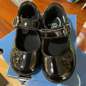 Stride Rite- Holly, black patent Mary janes, 5W. Worn once indoors for photos.